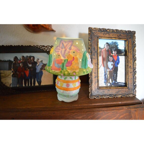 NIB Porcelain Easter Tea Light Candle Lamp With Pastel Bunny Floral Design 6" ta - Picture 5 of 11